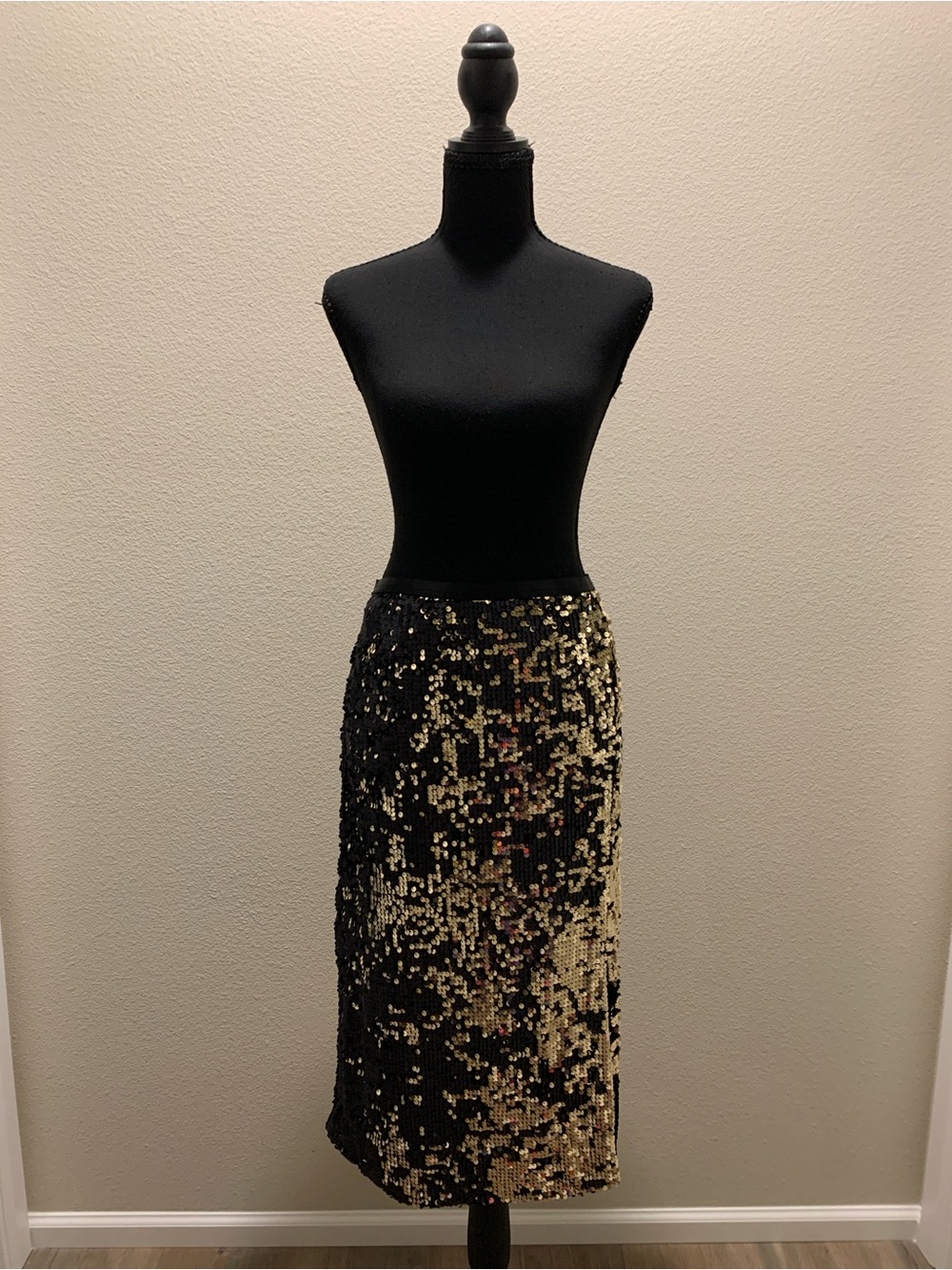 Nine West Black & Gold Sequin Midi Pencil Skirt (Perfect For New Years🎉) Size XL
